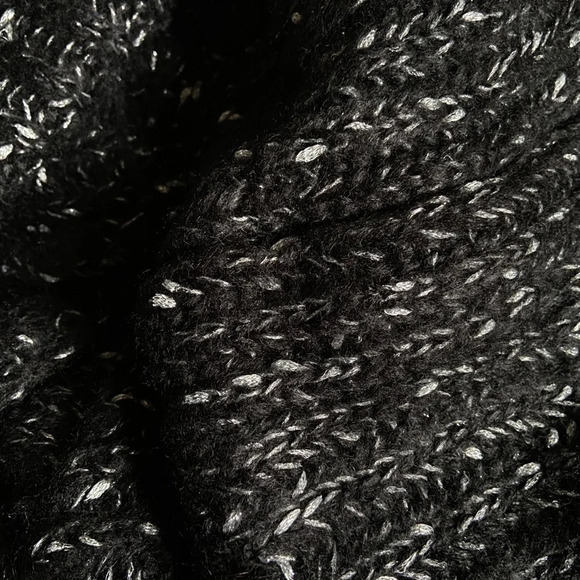 Chunky Knit Black Infinity Scarf FOREVER 21 OS Fall Winter Black Metallic Silver - Picture 3 of 7